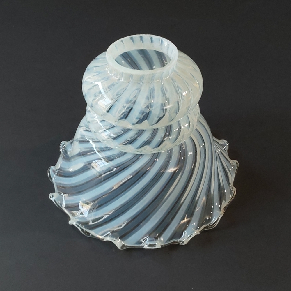 FENTON Swirled Glass Lamp Shade